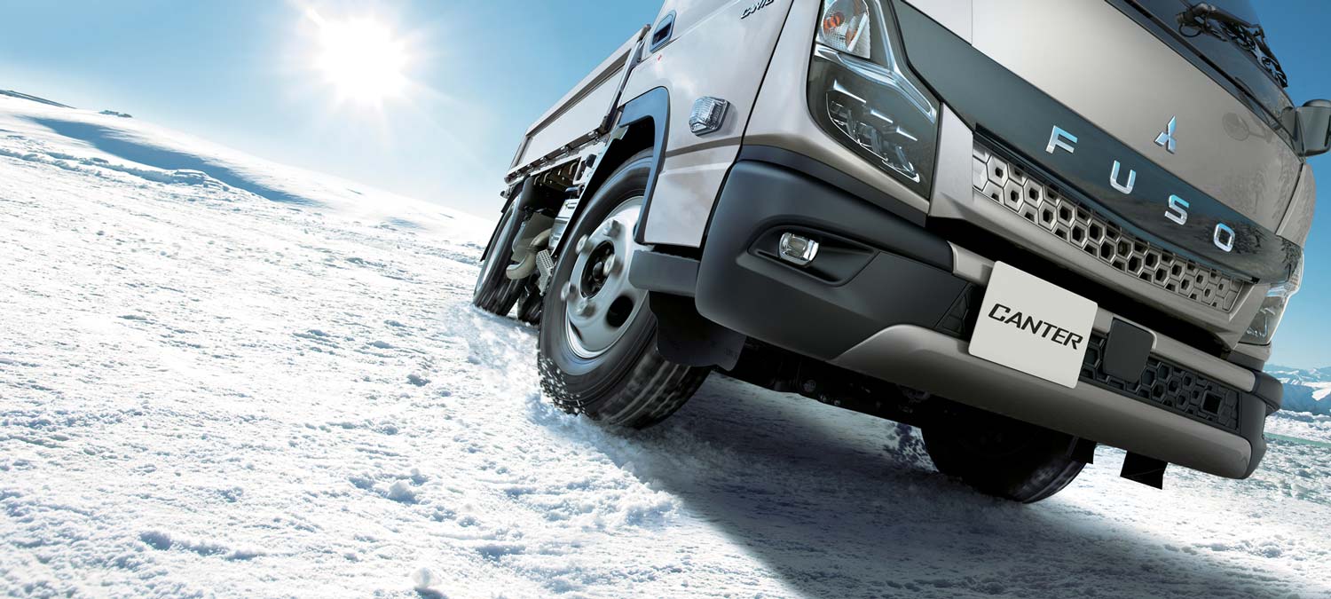 Mitsubishi Fuso lanza el nuevo camión ligero Canter en Japón.